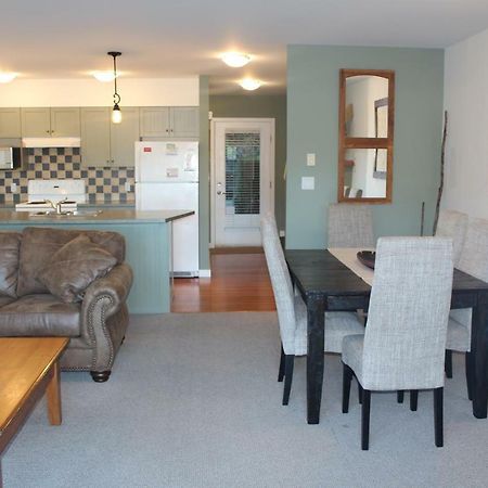 Siennas Harbour House Apartment Тофино Екстериор снимка