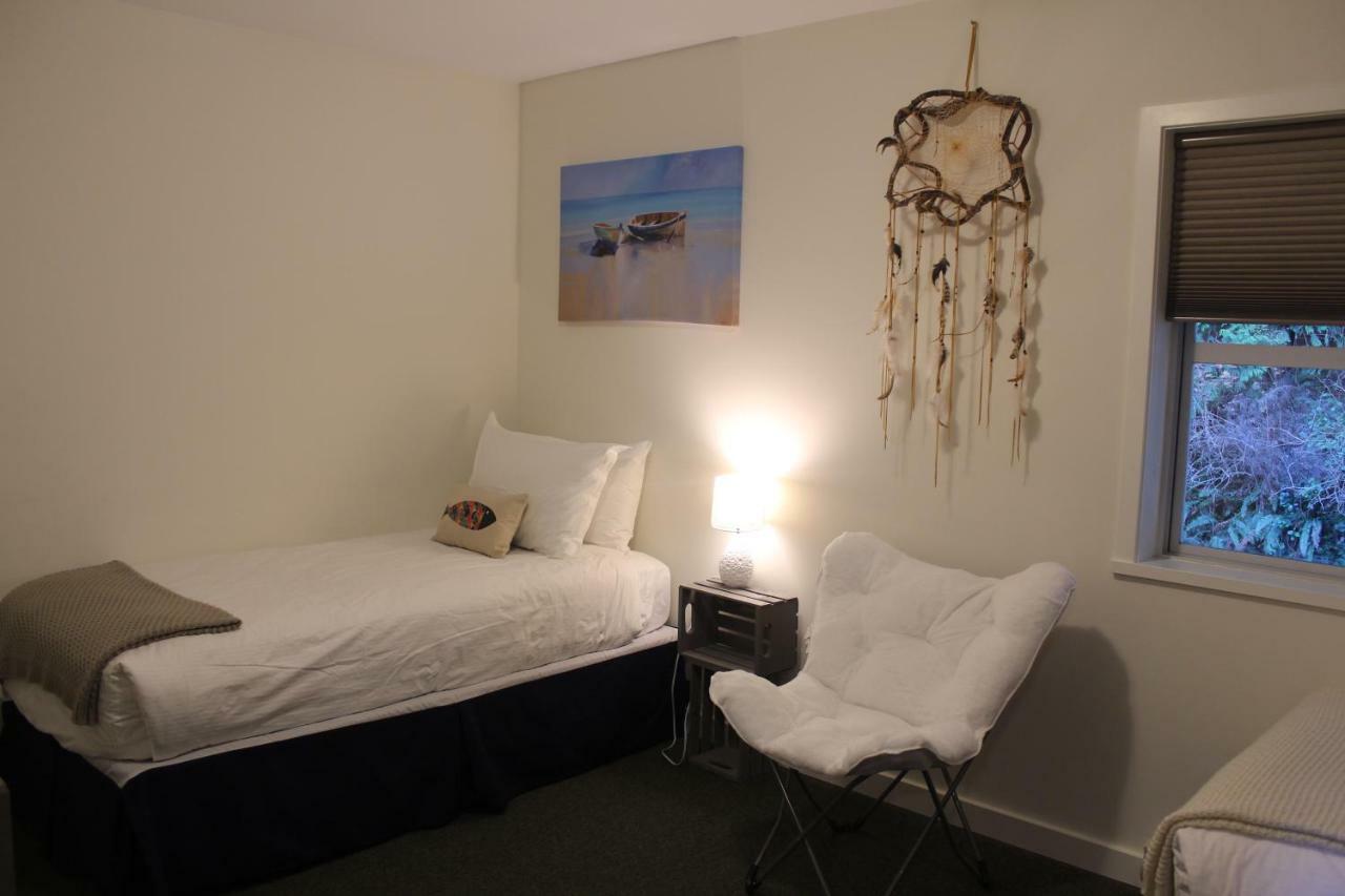 Siennas Harbour House Apartment Тофино Екстериор снимка