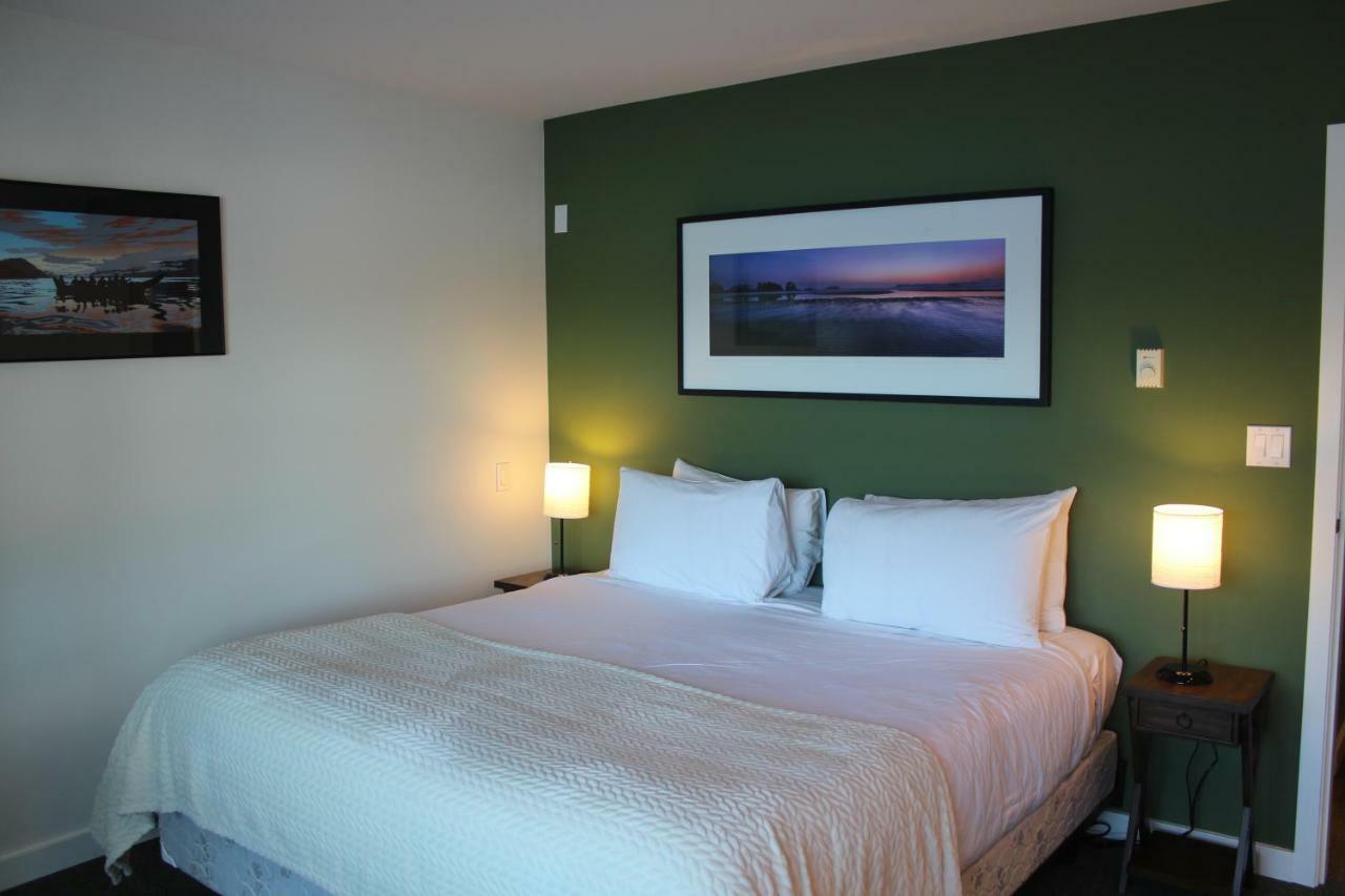Siennas Harbour House Apartment Тофино Екстериор снимка