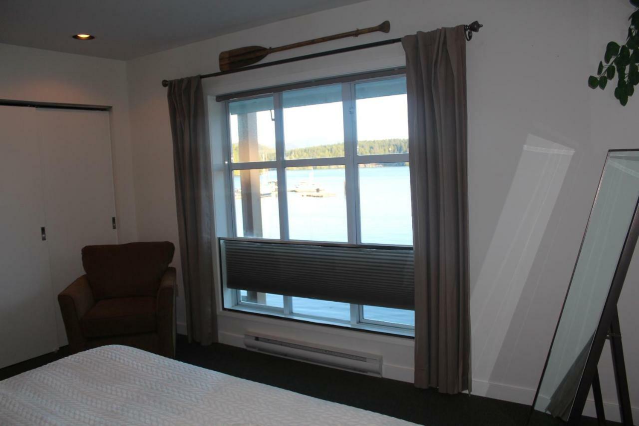 Siennas Harbour House Apartment Тофино Екстериор снимка