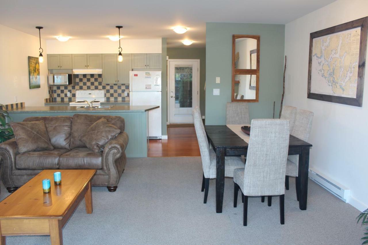 Siennas Harbour House Apartment Тофино Екстериор снимка